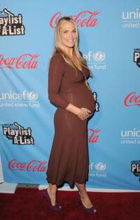 Molly Sims feet photo thumbnail