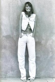 Claudia Schiffer feet photo thumbnail