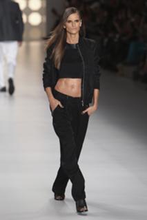 Izabel Goulart feet photo thumbnail