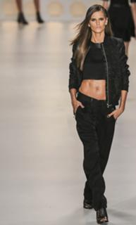 Izabel Goulart feet photo thumbnail