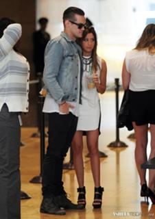 Ashley Tisdale feet photo thumbnail