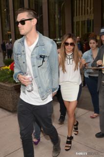 Ashley Tisdale feet photo thumbnail