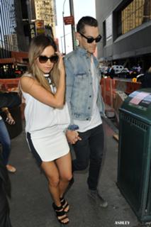 Ashley Tisdale feet photo thumbnail