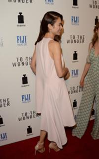 Olga Kurylenko feet photo thumbnail