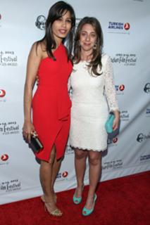 Freida Pinto feet photo thumbnail