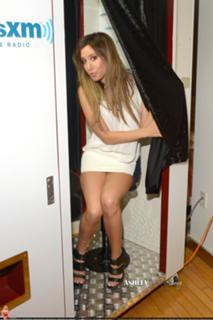 Ashley Tisdale feet photo thumbnail