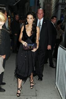 Demi Moore feet photo thumbnail