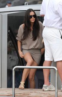 Demi Moore feet photo thumbnail