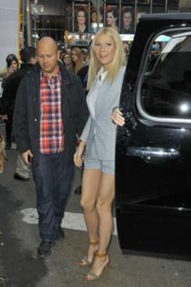 Gwyneth Paltrow feet photo thumbnail