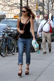Olivia Wilde feet photo thumbnail