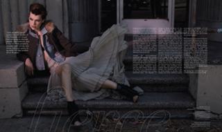 Milla Jovovich feet photo thumbnail