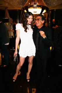 Milla Jovovich feet photo thumbnail