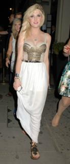 Perrie Edwards feet photo thumbnail
