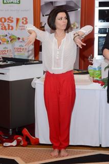 Katarzyna Cichopek feet photo thumbnail
