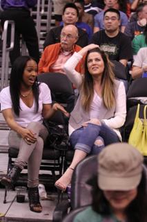Khloé Kardashian feet photo thumbnail