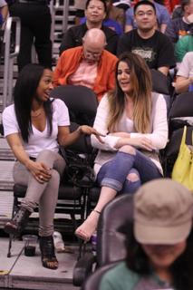Khloé Kardashian feet photo thumbnail