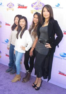 Ming-Na Wen feet photo thumbnail