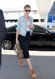 Rosie Huntington-Whiteley feet photo thumbnail