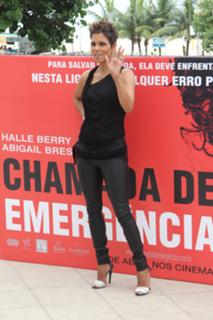 Halle Berry feet photo thumbnail