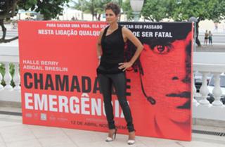 Halle Berry feet photo thumbnail