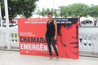 Halle Berry feet photo thumbnail