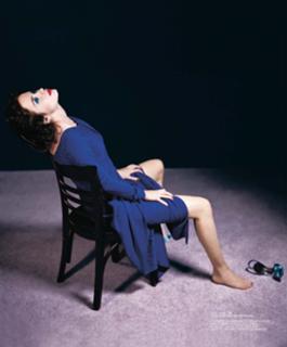 Emily Blunt feet photo thumbnail