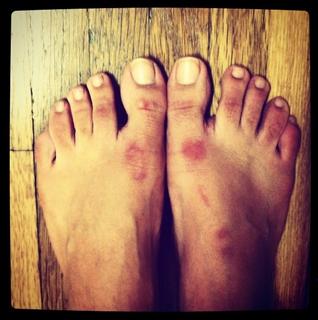 Emily Osment feet photo thumbnail
