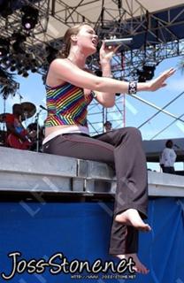 Joss Stone feet photo thumbnail