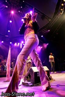 Joss Stone feet photo thumbnail