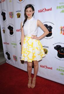 Emmy Rossum feet photo thumbnail