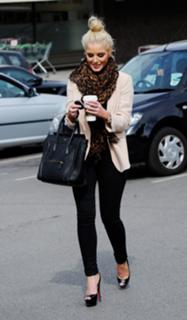Helen Flanagan feet photo thumbnail
