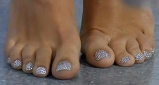 Holly Willoughby feet photo thumbnail
