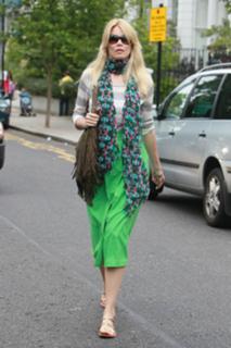Claudia Schiffer feet photo thumbnail