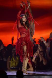 Selena Gomez feet photo thumbnail