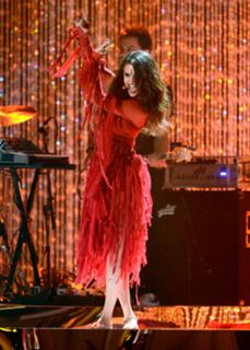 Selena Gomez feet photo thumbnail