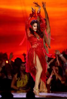 Selena Gomez feet photo thumbnail