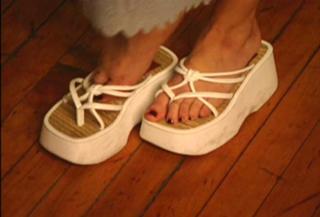 Christina Aguilera feet photo thumbnail