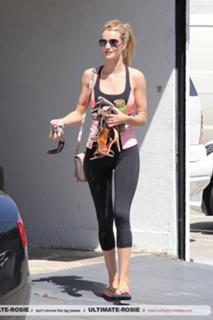 Rosie Huntington-Whiteley feet photo thumbnail