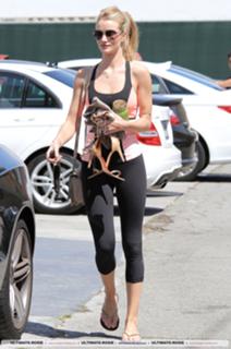 Rosie Huntington-Whiteley feet photo thumbnail