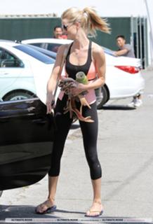 Rosie Huntington-Whiteley feet photo thumbnail