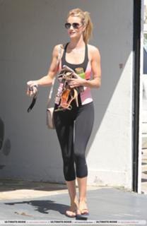 Rosie Huntington-Whiteley feet photo thumbnail