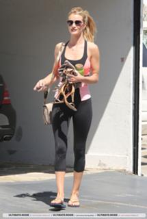 Rosie Huntington-Whiteley feet photo thumbnail