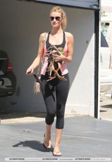Rosie Huntington-Whiteley feet photo thumbnail