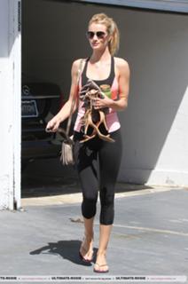 Rosie Huntington-Whiteley feet photo thumbnail