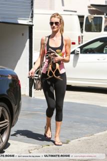 Rosie Huntington-Whiteley feet photo thumbnail