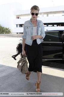 Rosie Huntington-Whiteley feet photo thumbnail