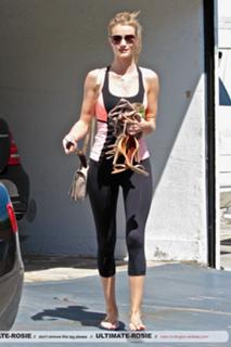 Rosie Huntington-Whiteley feet photo thumbnail
