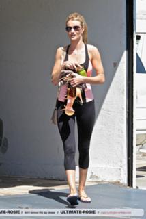 Rosie Huntington-Whiteley feet photo thumbnail