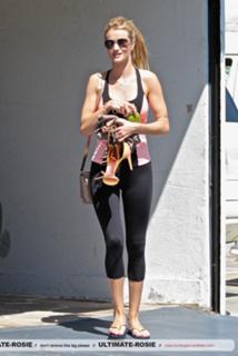 Rosie Huntington-Whiteley feet photo thumbnail