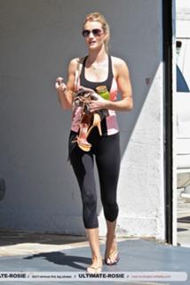 Rosie Huntington-Whiteley feet photo thumbnail
